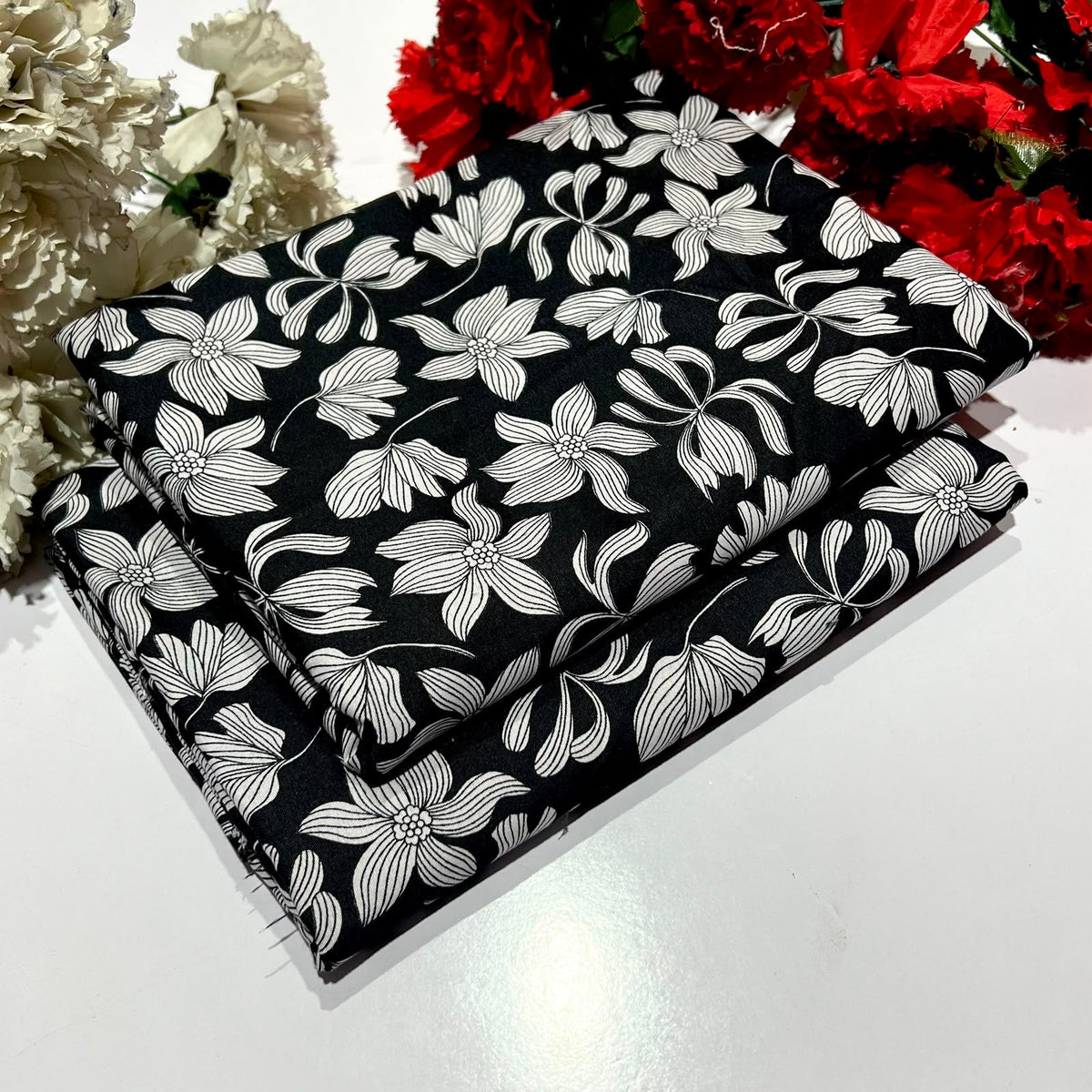 2 piece suit in Black and white floral pattern